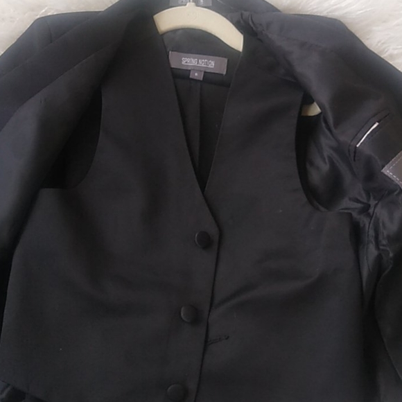 Tuxedo Children's Size 6 - Picture 4 of 13